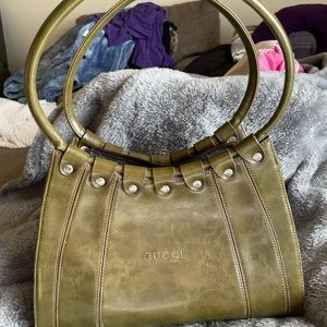 Un able to authenticate. Outside label embossed Gucci